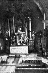 historické foto interiéru kostela - oltář