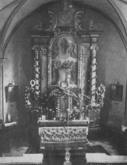 historické foto interiéru kostela - oltář