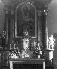 historické foto interiéru kostela - oltář