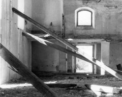 interiér kostela před demolicí