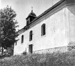 chátrající kostel