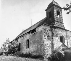 chátrající kostel