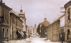 pohled na náměstí od mostu