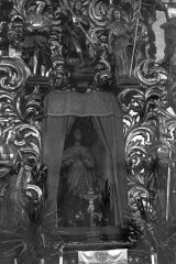 detail výzdoby hlavního oltáře