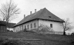 historické foto kostela (v pozadí)