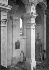 historické foto kostela - pilíře trojlodí