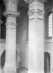 historické foto kostela - pilíře trojlodí