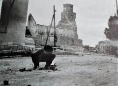 historické foto kostela (v pozadí)