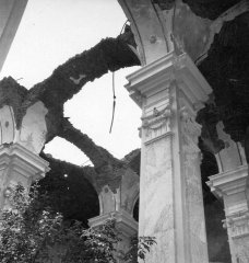 historické foto kostela - zřícená klenba