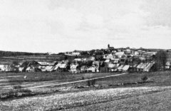 historické foto vsi s oběma kostely