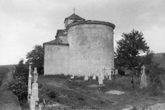 provizorně zastřešený kostel po válce