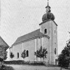 dobová pohlednice vsi s kostelem - výřez