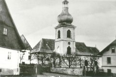výřez snímku s kostelem z předchozí pohlednice