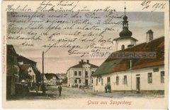 dobová pohlednice vsi s kostelem