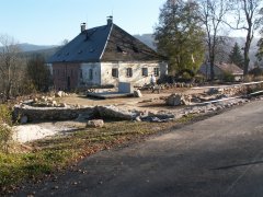 pohled zezadu zleva