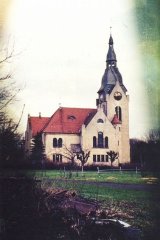 výřez snímku s kostelem z předchozí pohlednice