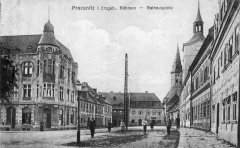 dobová pohlednice města s kostelem