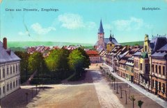 dobová pohlednice města s kostelem