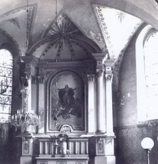historické foto interiéru kostela (hlavní oltář)