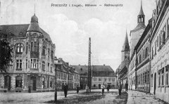 dobová pohlednice města s kostelem