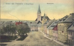 dobová pohlednice náměstí s kostelem
