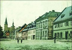 náměstí s kostelem