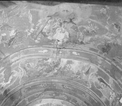 historické foto interiéru kostela - výzdoba klenby nad lodí