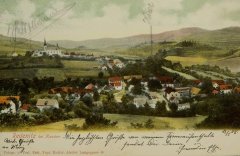 historická pohlednice vsi s kostelem