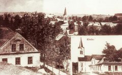 dobová pohlednice vsi s kaplí