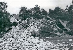 zbytky kostela po demolici