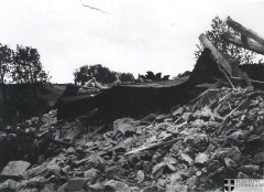 zbytky kostela po demolici