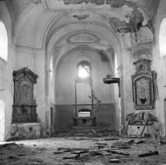 historické foto interiéru kostela - zadní část