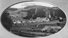 dobová pohlednice vsi s kostelem