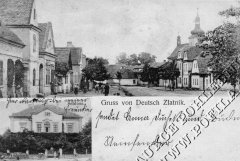 dobová pohlednice vsi s kostelem (vpravo nahoře)