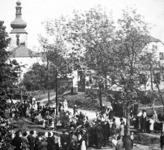 historické foto kostela (slavnost Božího těla)