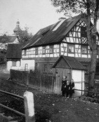 historické foto kostela (v pozadí) 