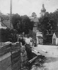 historické foto kostela (v pozadí) 