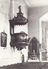 historické foto interiéru kostela (kazatelna)