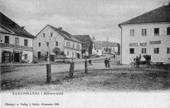 dobová pohlednice městyse s kostelem (věž v pozadí)