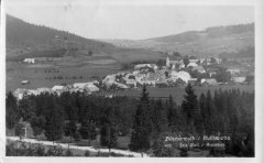 dobová pohlednice městyse s kostelem
