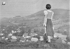 historické foto vsi s kostelem