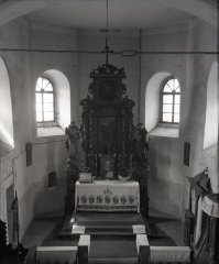 historické foto interiéru kostela - presbytář