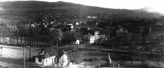 historické foto vsi s kostelem