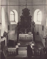 historické foto interiéru kostela - presbytář