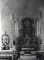 pohled do interiéru - hlavní oltář