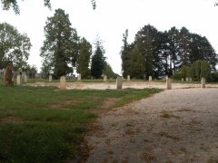 celkový pohled na zakonzervované základy kostela zprava