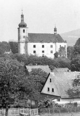 kostel bezprostředně před odstřelem
