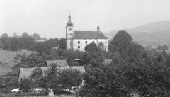 kostel bezprostředně před odstřelem