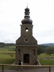 pohled zepředu - svěcení kaple