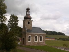 pohled zepředu zprava - svěcení kaple
